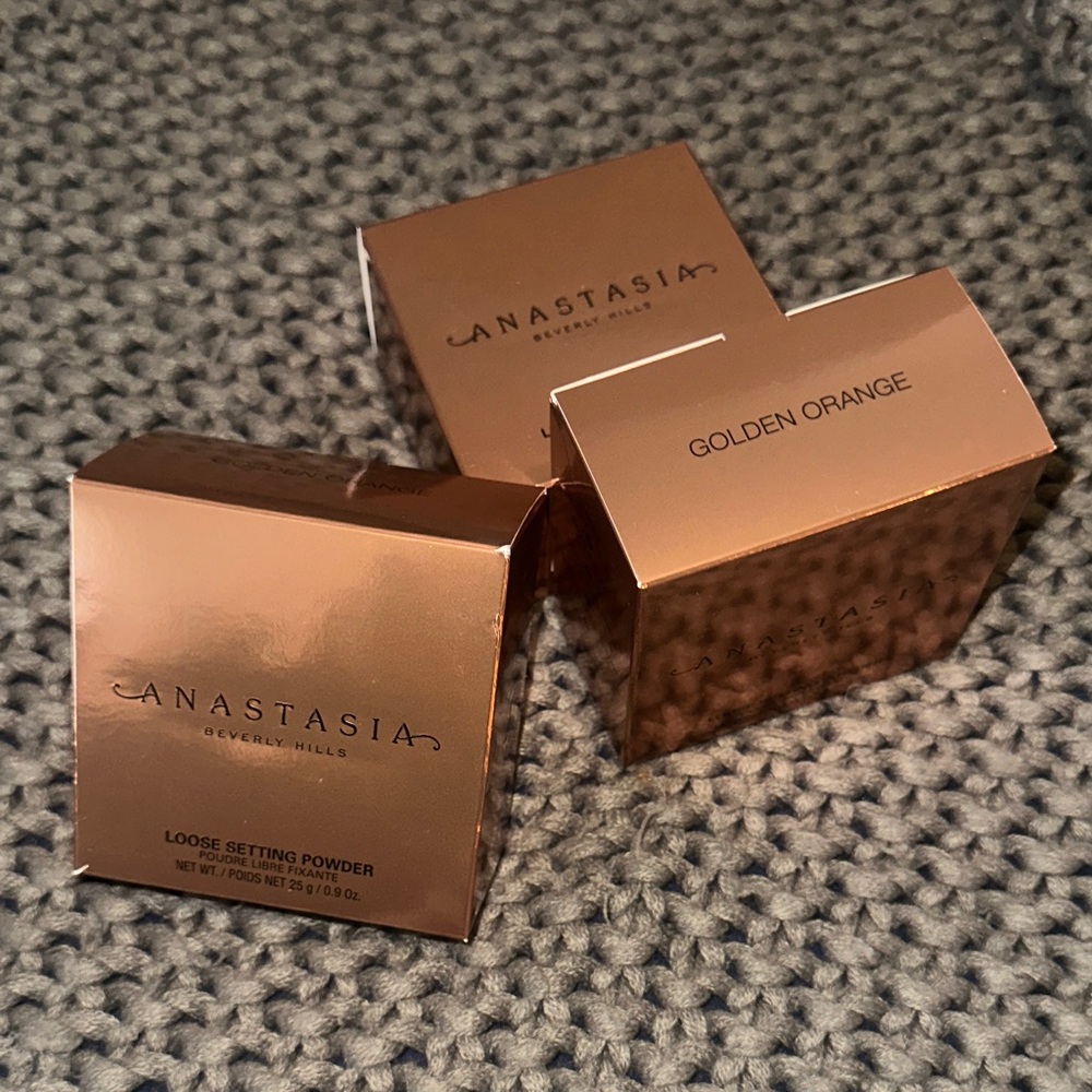 Anastasia Beverly Hills Loose Setting Powder in Golden Orange